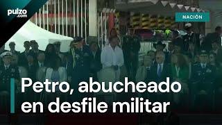 Petro llegó tarde al desfile militar del 20 de julio y lo chiflaron | Pulzo
