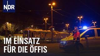 Öffi-Funkwagen in Hannover: Mit Blaulicht zu Bus und Bahn | Die Nordreportage | NDR Doku