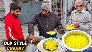 ROADSIDE CHEAP CHIKER CHANAY AND ZARDA | PAKISTANI CHEAPEST STREET FOODS | ABIS FOOD EXPLORER