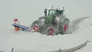 Kahlbacher Frässchleudern und Kahlbacher Schneepflüge auf Fendt Traktoren 