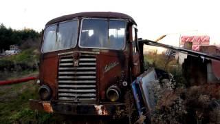 Camion FIAT  molto vecchio   colorato di ruggine totale .... ma la parola taglio non esiste