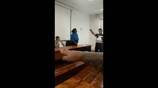 PARA QUEM NÃO ACREDITA NA DOUTRINAÇÃO NAS UNIVERSIDADES, PROFESSOR ESQUERDOPATA SE FERROU