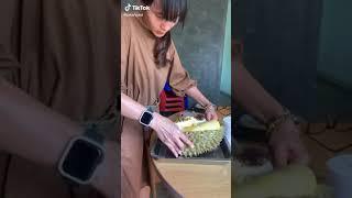 Unboxing durian Thailand