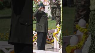 PM Modi pays respects to the martyrs at war memorial in Kargil | #shorts