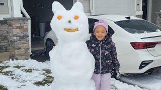 Live with Olivia Moore snowman attempt year 2. I do not own the rights to this music. #viral