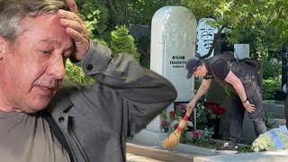 БЛИЗКИЕ И ДРУЗЬЯ НА МОГИЛЕ ОЛЕГА ЕФРЕМОВА В ДЕНЬ ПАМЯТИ | НОВОДЕВИЧЬЕ КЛАДБИЩЕ 24 МАЯ 2025