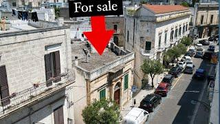 Antique palace for sale 750 000 euros in Ostuni, Puglia, Southern Italy.