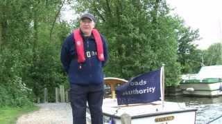 Mooring Made Easy - The Clove Hitch Knot - The Broads TV