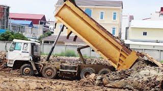 Dirt dump truck stuck in mud recovery| Safety soil dumping truck