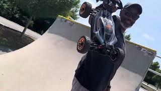 Rlaarlo*AMORIL*RC Car Takes on Skate Board Park|1st time!#foryou#rc#buggy#skateboard#fun