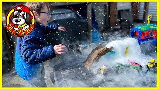 Monster Jam & Hot Wheels Monster Trucks SNOW OBSTACLE COURSE (AND TONS OF ELEPHANT TOOTH PASTE!)