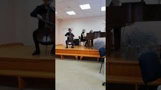 Виолончель.. Давид Поппер - "Венгерская рапсодия".. Исполняет золотой медалист. Студент 3 курса.