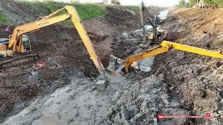 Long Arm Excavator Stuck In Deep Mud And Recovery