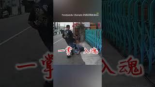 警察狂追嫌跑到快斷氣！外送員「神來一掌」秒K.O @newsebc