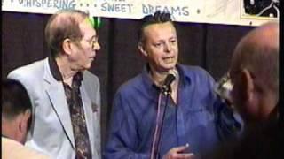 Chet Atkins presents Tommy Emmanuel his C.G.P. award - THE RAREST VIDEO YOU'LL EVER SEE!!!