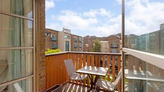 Step inside this Stunning Modern One-Bedroom Apartment in Shad Thames.