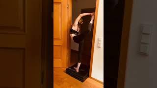 Backflexibility, door stretch