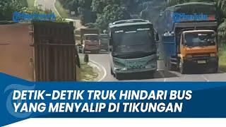 AKSI UGAL-UGALAN BUS LANGGAR MARKA JALAN HINGGA NYARIS TABRAK TRUK