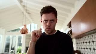 Как мужчины что то ищут.