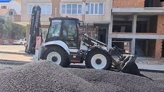 Assistance to municipal workers spreading asphalt with HMK102 S - FULL HD FREE VIDEO #nocopyright