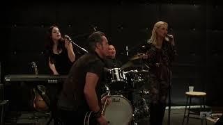 Liz Gillies (Gigi Rock) sings “Ain’t No Valentine” on SDRR