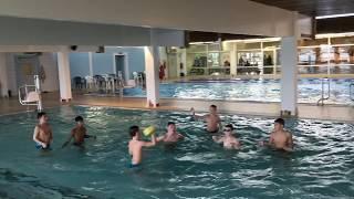 Schwimmen Wasserbasketball-Sportunterricht