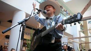 Internet star "Yodel Boy" packs the Core