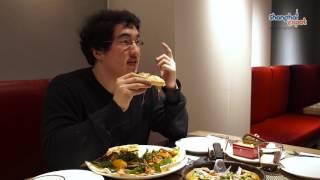 American Guy Tries Chinese Pizza Hut