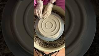Проточка гончарной тарелки #ceramicplate #ceramics #potteryshorts