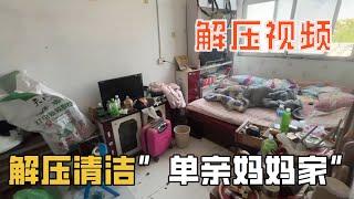 There is garbage everywhere in the single mother's house, but this place in the house is very clean?