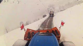 Snow removal with two vehicles on extreme Alpine paths!