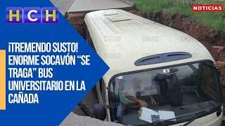 ¡Tremendo susto! Enorme socavón "se traga" bus universitario en La Cañada