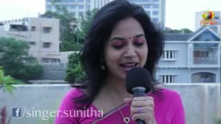 Singer Sunitha singing Pawan Kalyan's Thammudu song | Pedavi Datani Matokatundi Song