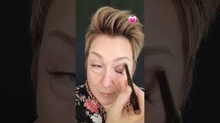 Easiest Eyeshadow Ever!️#creameyeshadow #falleyeshadow #easyeyeshadow #eyeshadow #eyeshadowtutorial