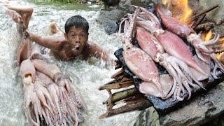 Primitive Technology - Kmeng Prey - Wow Meet Squid InThe Water Take Cooking