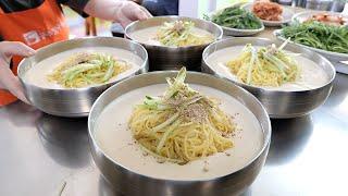 매일 콩을 갈아서 만드는 시원한 콩국수 / cool soybean noodles made by grinding beans every day / korean food