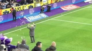 Geniaal! Mister Michel viert mee na overwinning tegen Club Brugge