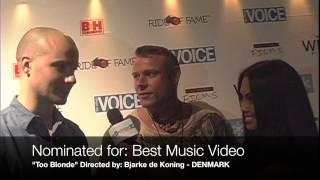 Lola Bastinado interviews Bjarke de Koning on the red carpet