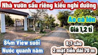 Nhà vườn sầu riêng kiểu nghỉ dưỡng. 8,7 sào 2 mặt tiền dài 70m. 84m View suối. Ao cá lớn. Giá 1,2 tỉ