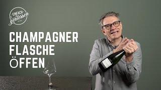 Wie öffnet man eine Flasche Champagner richtig?