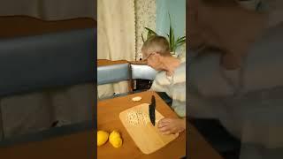 Готовлю вкусняшку - имбирно-лимонную настойку с медом.
