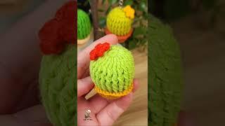 It's so easy to knit a cactus keychain, a great gift idea for your cactus-loving friend.