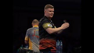 Mike de Decker on defying NINE-DARTER from Darius Labanauskas: "Maybe it did affect him"