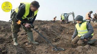 A Danish Couple Out Using Their Metal Detectors Discovered An Immaculate 3,000 Year Old Weapon