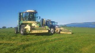 Krone Big M 450 and Krone rake on steep hill