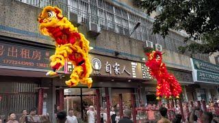 China: Ich entdecke auf Rollertour ein traditionelles Dorffest!