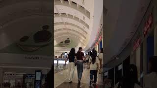 Walking around largest mall in the world 4