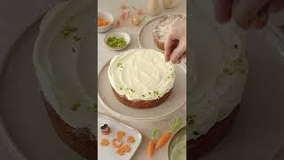 Perfekt zu Ostern: Apfelkuchen mit Möhren-Frischkäse-Frosting