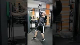 Выпады с гирей 24 кг вверх дном #romantrener #motivation #sports #power #lifestyle #роман #ермилов