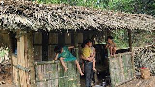 After much effort, the single mother fenced off the house and two beds, and her children.